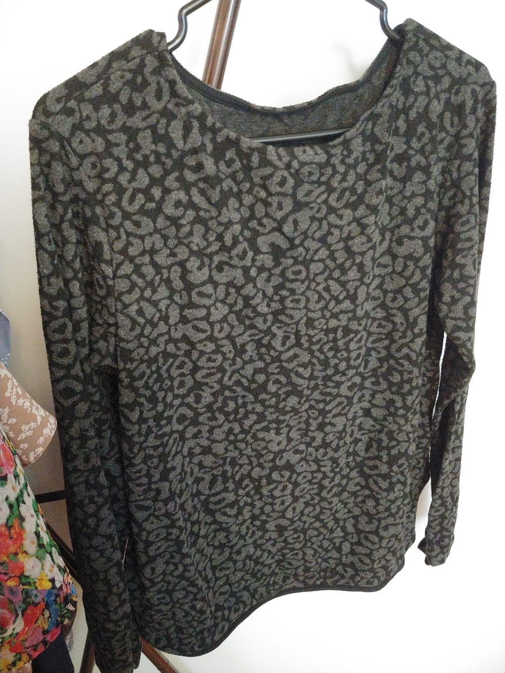 Women's Long Sleeve Leopard Print Top - Black & Grey